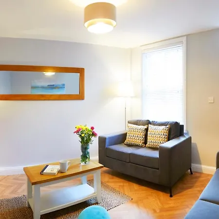 Beautifully Furnished 4-bed Townhouse On South Cliff Ferienhaus *