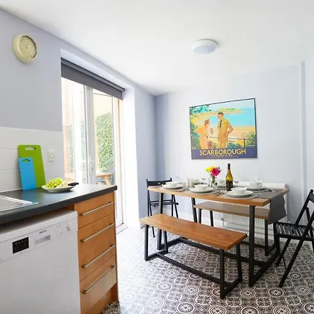 Beautifully Furnished 4-bed Townhouse On South Cliff Scarborough