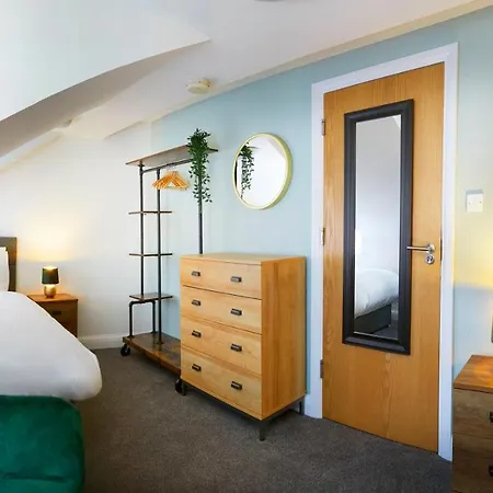 Beautifully Furnished 4-bed Townhouse On South Cliff Scarborough