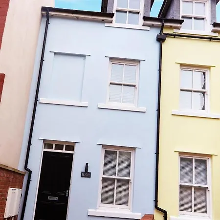 Beautifully Furnished 4-bed Townhouse On South Cliff * Scarborough