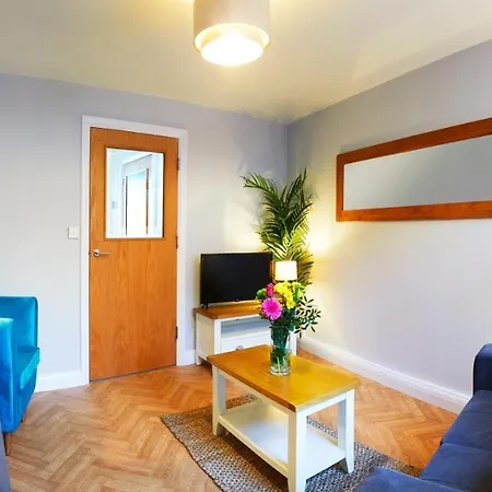 Ferienhaus Beautifully Furnished 4-bed Townhouse On South Cliff *