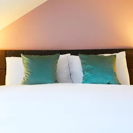 Beautifully Furnished 4-bed Townhouse On South Cliff Ferienhaus