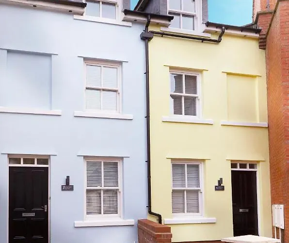 Beautifully Furnished 4-bed Townhouse On South Cliff Casa de Férias