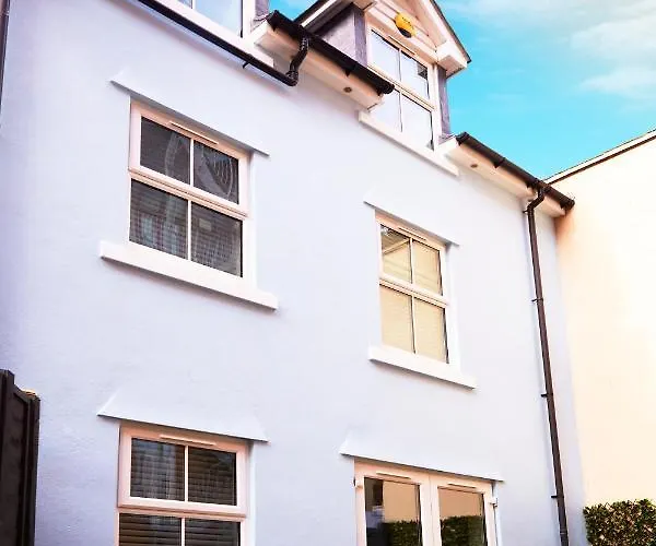Beautifully Furnished 4-bed Townhouse On South Cliff Casa de Férias