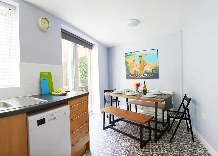 Beautifully Furnished 4-bed Townhouse On South Cliff Scarborough