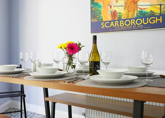 בית נופש Beautifully Furnished 4-bed Townhouse On South Cliff סקארבורו