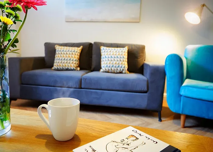 Beautifully Furnished 4-bed Townhouse On South Cliff בית נופש *