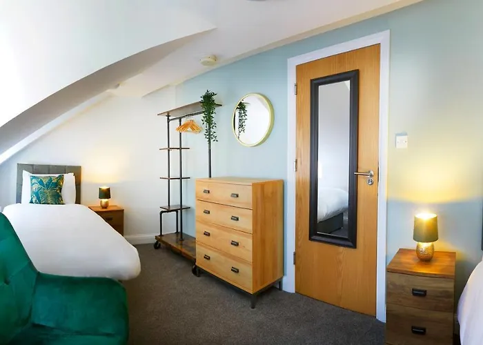 Beautifully Furnished 4-bed Townhouse On South Cliff Scarborough