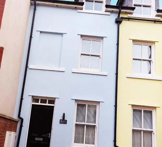 Beautifully Furnished 4-bed Townhouse On South Cliff * סקארבורו