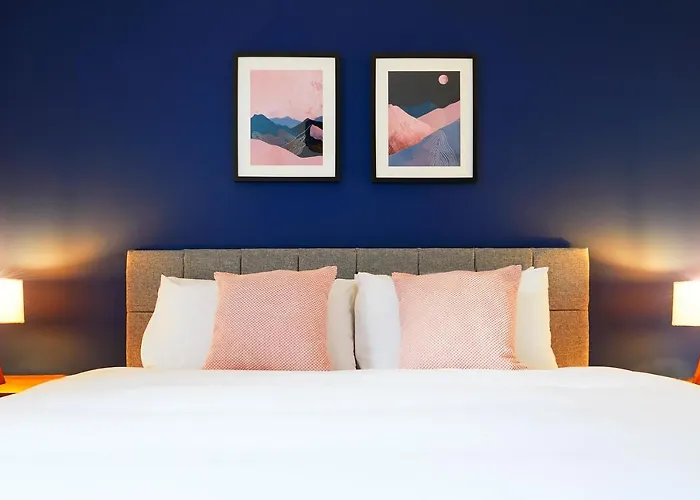 Beautifully Furnished 4-bed Townhouse On South Cliff *