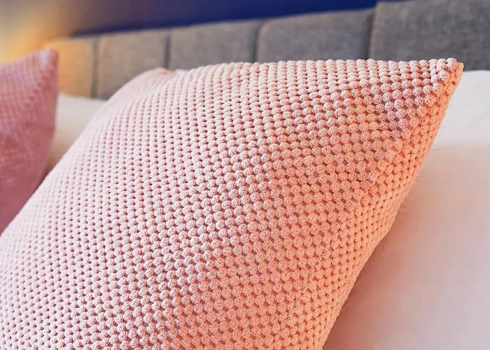 Beautifully Furnished 4-bed Townhouse On South Cliff * סקארבורו