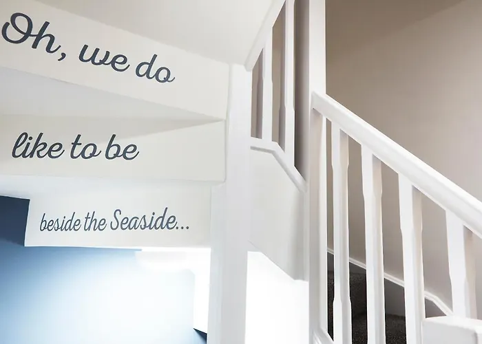 Beautifully Furnished 4-bed Townhouse On South Cliff * Scarborough