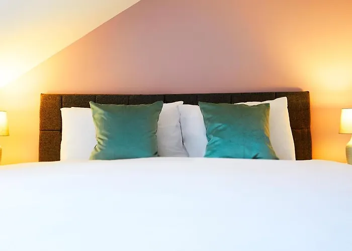 Beautifully Furnished 4-bed Townhouse On South Cliff Casa de Férias