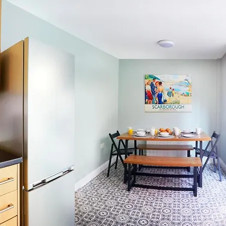 別荘 Beautifully Furnished 4-bed Townhouse On South Cliff *