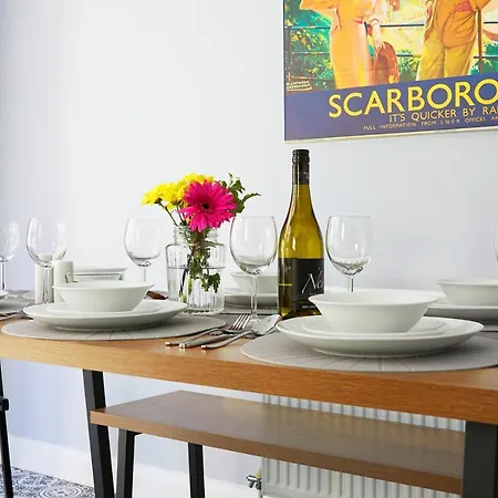 別荘 Beautifully Furnished 4-bed Townhouse On South Cliff スカーバラ