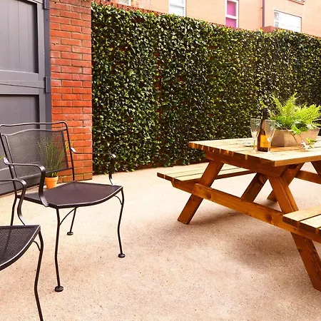 Beautifully Furnished 4-bed Townhouse On South Cliff 別荘