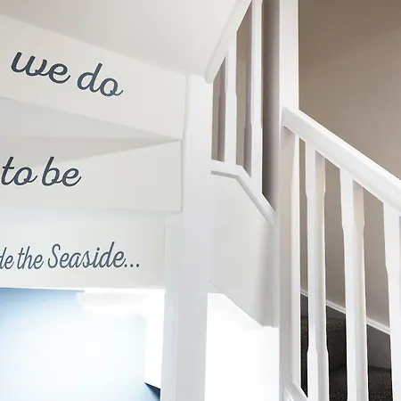 Beautifully Furnished 4-bed Townhouse On South Cliff * スカーバラ