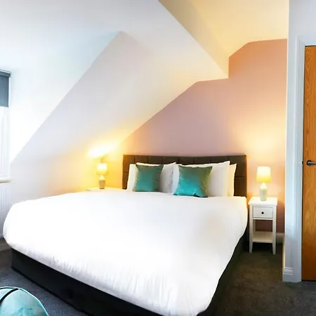 Beautifully Furnished 4-bed Townhouse On South Cliff * スカーバラ